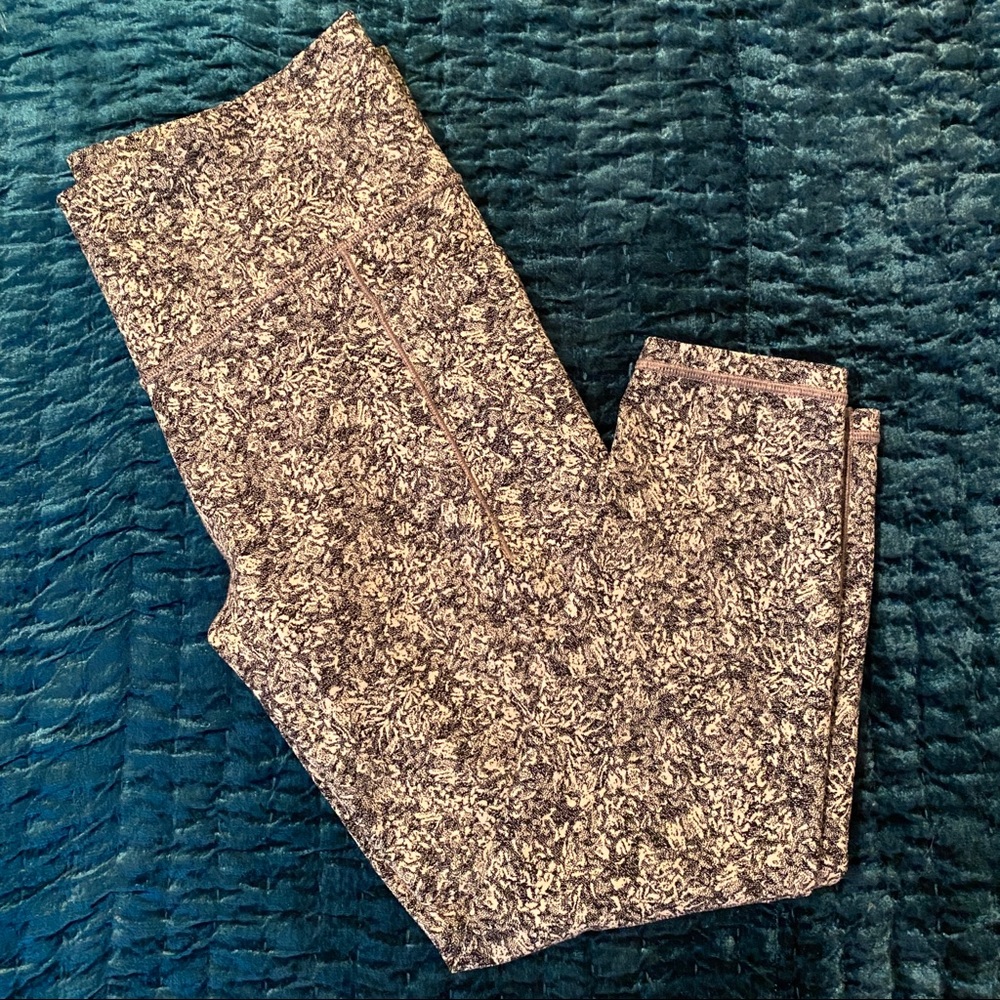 Athleta Salutation Stash Pocket II 7/8 Tight - Large